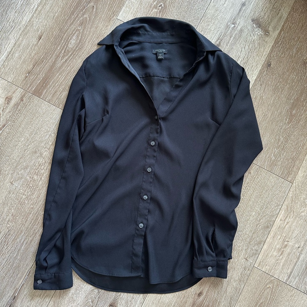 Ann Taylor V-Neck Button Up